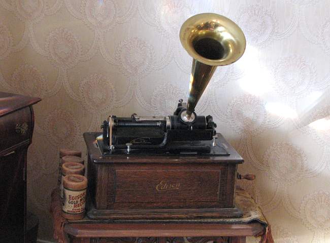 1904 Edison phonograph