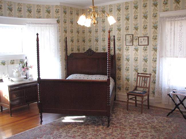 Seelye Mansion bedroom