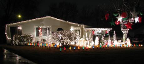 Seabrook Avenue Christmas Displays - Topeka, Kansas