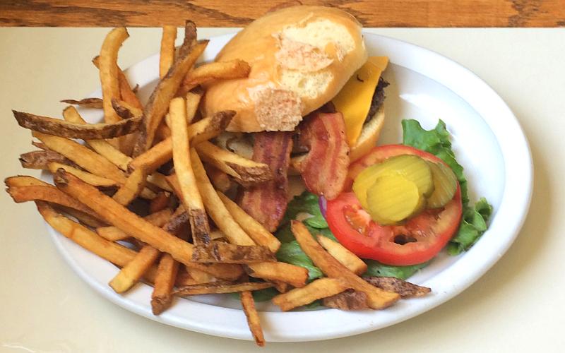 Bacon cheeseburger - Bradley's Corner Cafe