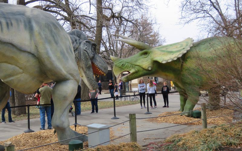 Tyrannosaurus Rex, Triceratops - Dinosaurs Alive!