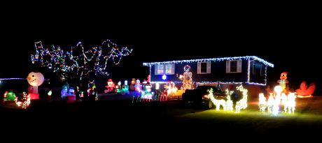 Dondee Lane Christmas Display - Topeka, Kansas