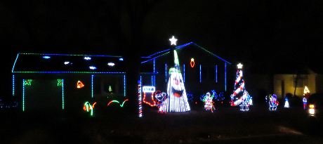 Staniec Family Christmas Lights - Topeka, Kansas